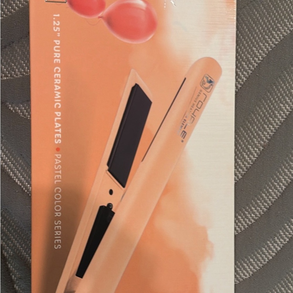 NuMe Coral Ceramic Hair Straightener